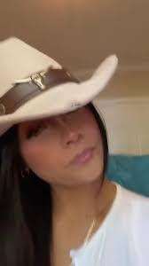 Sadie Vanhorn's Instagram, Twitter & Facebook