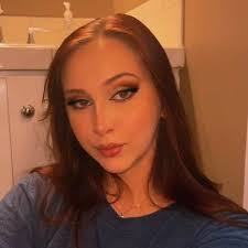 Bethany Squires's Instagram, Twitter & Facebook