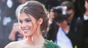 La belle miserait sur des jus puis, quelques heures avant le show, elle proscrirait également les liquides et ne se nourrirait plus que d'air. Les Miss France Les Plus Diplomees Marie France Magazine Feminin