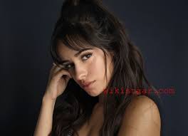 Camila entra a habbo con la intención de investigar qué hacía su hermana menor en esa página, pero, también descubre que es lo que hace. Camila Cabello Wiki Age Biography Husband Family Height Networth