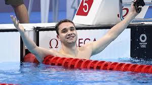 Kristof milak of team hungary competes in the men's 200m butterfly semifinal on day four of the टोक्यो 2020 खेलों में 200 मीटर बटरफ्लाई तैराकी प्रतियोगिता में नया ओलंपिक रिकॉर्ड बनाते हुए हंगरी के kristof. U Doantwksgem