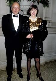 How Anna Wintour Dressed In Her 30s Anna Wintour Anna Wintour Style Celebrities