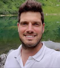 Stasera, in diretta alle ore 19, andrà in onda la nuova puntata di "Un  calcio alla moviola", la trasmissione sportiva della radio digitale Radio  Cosmo condotta da Giacinto Bevilacqua. Due gli ospiti