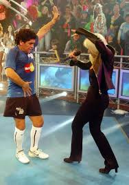 Pero en 2005, el ciclo televisivo la noche del 10, que conducía maradona en canal 13, tuvo en el día 24 de octubre de ese año una edición especial junto con la estrella italiana. Evqecuhw4nf8um