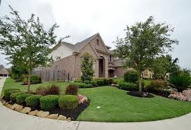 45 Unique Ideas For Decorating Corner Lots Pelaburemasperak Com Corner Landscaping Front Yard Landscaping Design Front Yard Landscaping