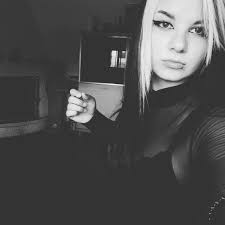 El facto es que aparte de hablar como un frustrado que probablemente no  tiene huevos de subirse en una moto y te huele la mano a bus, no puedes  entender que hay