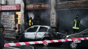 All'interno un cagnolino trovato morto. Incendio In Via Padova Altezza Via Mosso A Milano Sei Intossicati Sabato 7 Luglio 2018 Video