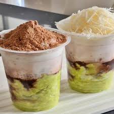 Untuk bisa menikmati segarnya cincau hijau, kamu bisa mengguyurnya dengan air gula merah, santan, dan parutan es batu. Resep Cara Membuat Es Cincau Hijau Minuman Sehat Kaya Akan Manfaat Rinaresep Com