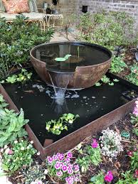 Pretty Fountain Idea Water Features In The Garden Diy Water Fountain Container Water Gardens