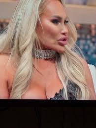 Valerie Vaughan's Instagram, Twitter & Facebook