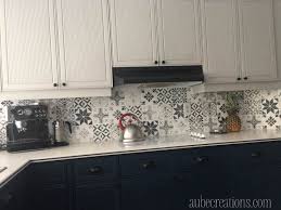 Peindre Son Vieux Carrelage De Cuisine Avec Des Pochoirs Deconome Carrelage Cuisine Relooking Cuisine Repeindre Cuisine