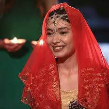 Nihan Noche De Henna Antes De La Boda Con Kemalsoydere Burakozcivit Neslihanatagul Karasevdaofficial Burakozcivit Nes Noche De Henna Henna Celebridades