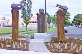Lillian Pitt Public Artwork Honoring Our Salmon At Ainsworth Greenspace Nativeamerica Travel