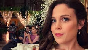 Who Is Erin Krakow Dating Boyfriend 2020 Update Erin krakow has been a staple on hallmark since she snagged the role of elizabeth thatcher on when calls the heart. who is erin krakow dating boyfriend