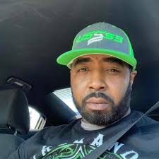 Cam Ward gets his favorite target from Miami 🫢🫳 #Titans