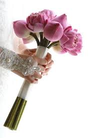 Pink Lotus Bouquet Malibubeachinn Dreamwedding Flower Bouquet Wedding Wedding Table Flowers Wedding Flower Decorations