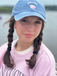 Cozy DesRoches (@cozydesroches) • Instagram photos and videos