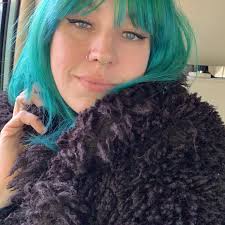 How can a homeless single female in Portland find shelter and support for a  new job?