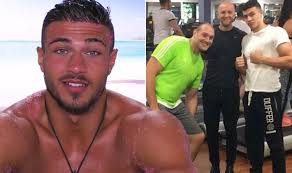 Tyson fury and tommy fury's brother roman fury is set to become a professional boxer this year. Tommy Fury How Are Love Island S Tommy And Boxer Tyson Fury Related Tv Radio Showbiz Tv Express Co Uk