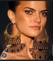 Cecilia Hammond's Instagram, Twitter & Facebook