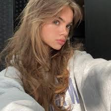 Anna Nevin's Instagram, Twitter & Facebook