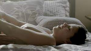 Hét évvel egy merész ékszerrablási ügy után, új személyazonosság mögé rejtőzve, visszatér franciaországba. Nude Video Celebs Sandra Mccoy Nude Femme Fatales S02e04 2012