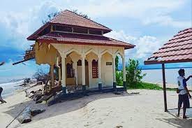 Pemerintah pusat diminta membantu menangani abrasi yang masih terjadi di pantai ujung pandaran di kecamatan teluk sampit,kabupaten kotawaringin timur, kalimantan tengah. Dprd Kotim Prihatin Abrasi Hancurkan Mushalla Pantai Ujung Pandaran Antara News Kalimantan Tengah Berita Terkini Kalimantan Tengah