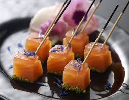 Cube De Saumon Aux Epices Amertume De Campari Gastronomie Saumon Menu