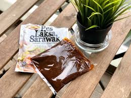1 kotak santan 1 kiub pati ayam 1 liter air (1 liter air tu termasuklah air rebusan ayam tu) spageti anglehair di rebus. Resepi Laksa Sarawak Pes Haji Manan Mudah Dimasak Dan Sedap Aku Sis Lin