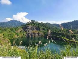 Danau air tawar yang terbentuk dari penambangan ini hijau dan. Spot Foto Kekinian Di Jayamix Bogor Depok Pos