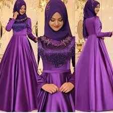 Tafta Ve Saten Abiye Modelleri Siklik Konusunda Diger Kumaslara Gore Daha Iyidir Kumasin Parlak Olmasi Elbiseyi Son Derec Dresses Fashion Formal Dresses Long