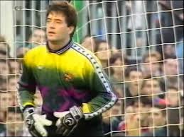 Francesc arnau, ex portero del barça y director deportivo del real oviedo, falleció este sábado a los 46 años, tal y como anunció el club asturiano en un comunicado. Carlos Busquets Un Portero Diferente Trescuatrotres Youtube