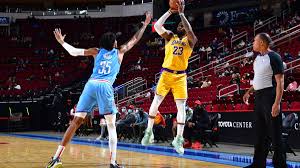See the latest lakers news, player interviews, and videos. Lebron James Hits No Look Three Pointer To Win Mid Game Bet With Teammate In La Lakers Rout Cnn
