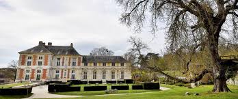 Le domaine de fragan est certainement l'un des lieux de réception privilégiés pour une réception au printemps ou en été. Prix De La Location D Un Chateau Pour Votre Mariage Quel Budget Prevoir