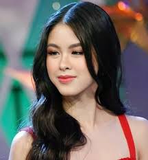 Kirsten Danielle's Instagram, Twitter & Facebook