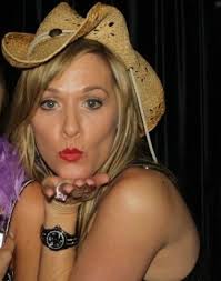 Holly Martino (@HollyWouldTV)