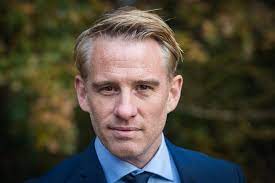 Jun 22, 2021 · rik van de westelaken is alweer vier seizoenen lang te zien als presentator van het succesvolle 'wie is de mol?'. Waarom Stopt Art Rooijakkers Met Wie Is De Mol Tijd Voor Een Nieuw Hoofdstuk Geldrop Mierlo Ed Nl