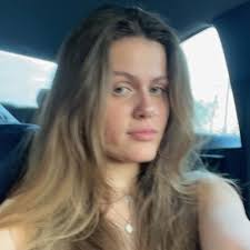 Gracie Howard (@gracehowarddd)