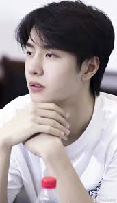 Đoàn phim Băng vũ hỏa đọc kịch bản, dân mạng tinh ý nói Vương Nhất Bác và  nữ chính rất có cảm giác cặp đôi