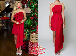 With more than 20 hallmark movies under her belt, the fuller house star reigns bure has said this is her favorite of all the christmas movies she's made for hallmark. Festive Fashion Candace Cameron Bure S Outfit From Hallmark S 2020 Countdown To Christmas Special Lollychristmas Com