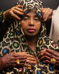 What does a family truly look like when it stretches across continents,  languages, and generations? Somali-Norwegian photographer Ayan Abdi is  answering that question through Family in Focus, an ever-evolving study of  kinship