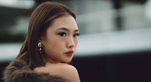 INFRAME: ALICE @dear_ali_s Special Thanks : @cabincrewafterwork 📸:  FUJIFILM GFX 100S n NIKON Z8 LOCATION: 中環一帶DATE: 22NOV25 #被写体 #写真の撮影#香港約拍