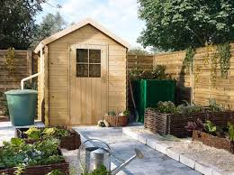 Une Jolie Cabane Pour Mon Jardin Elle Decoration Jardins En Bois Petite Cabane De Jardin Abri De Jardin