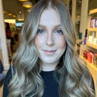 Rebekah Watts's Instagram, Twitter & Facebook