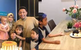 Imam muda asyraf is on facebook. Pagi Pagi Anak Anak Dah Buat Surprise Imam Muda Asyraf Terharu Anak Celebrate Birthday Gempak