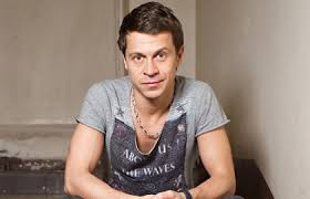 На премьеру деревянко явился в приподнятом настроении. Pavel Derevyanko Akter Spektakli