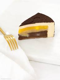 Kuchen is the german word for cake, which describes a variety of desserts and pastries. Karibik Torte Mit Karamell Banane Mango Schokolade Entremets Epouse Moi La Paticesse Der Patisserie Blog