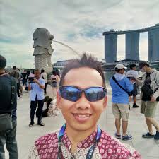 1.They enjoy.......soccer . A. play B. playing C. to play