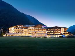 Comfort, cosiness, elegance and a wonderful view, our rooms at arthurs hotel by lake achensee offer you all of this. Tanzwochenende 3 Un 17 06 2021 20 06 2021 18 11 2021 21 11 2021 Das Karwendel