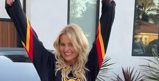 Candace cameron bure starred for eight seasons in the hit abc television series full house (still syndicated in more than one hundred countries) and is now a featured cast member of abc i bought this book because i'm following candace on all her social media, i've loved her lifestyle ever since. Candace Cameron Bure Hits Milestone With New Book